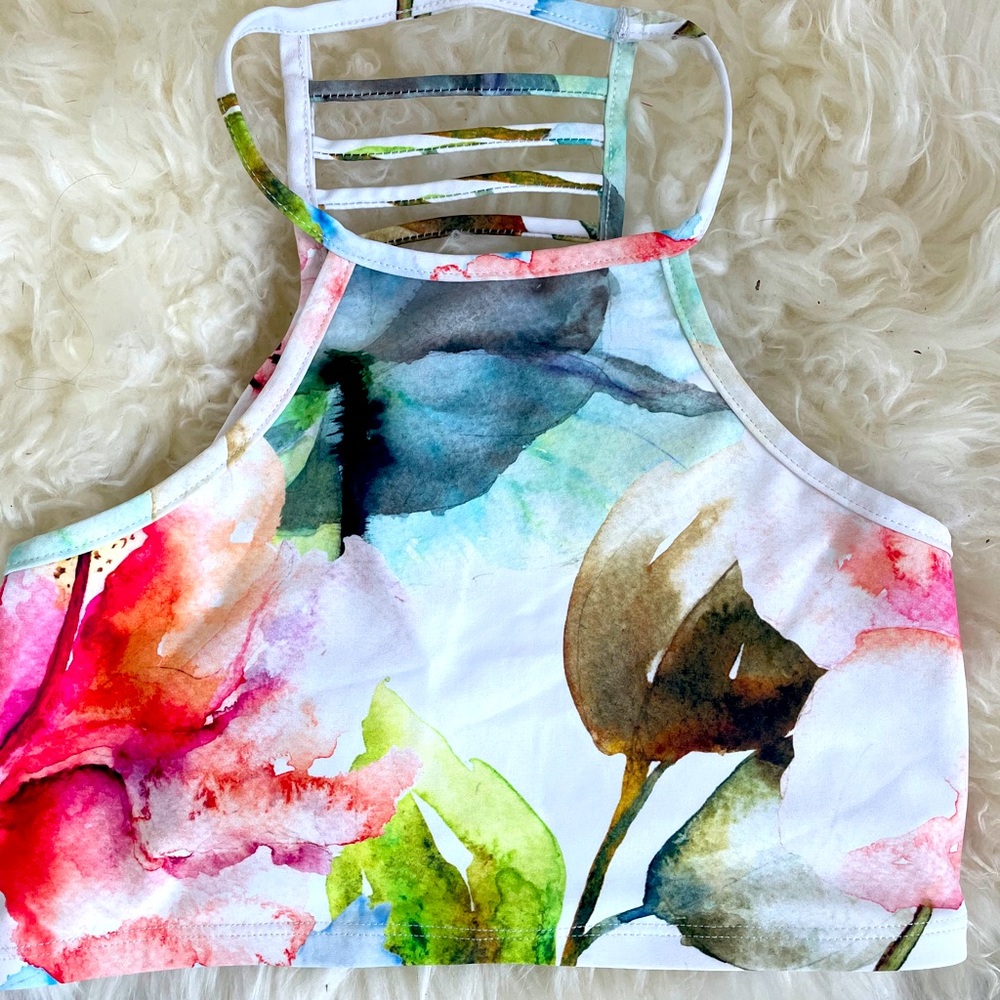 Stunning bathing suit top!